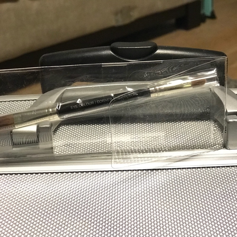 Laura Mercier Corner Eye brush